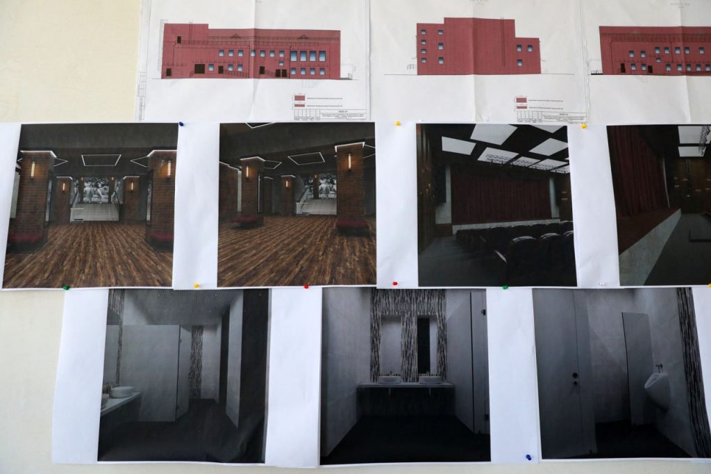 Елена Лапушкина оценила ход работ по реконструкции бывшего кинотеатра «Россия»
