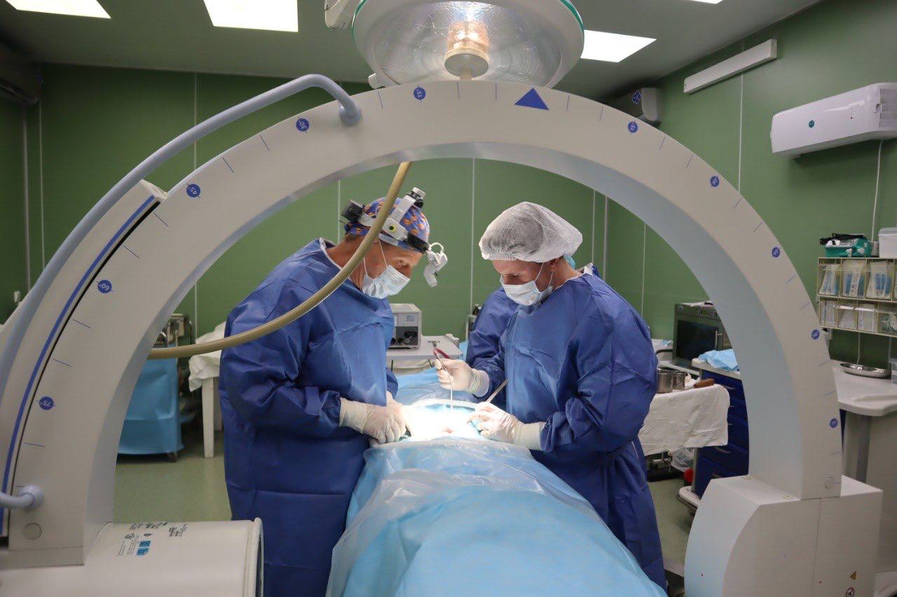 Самарские врачи провели уникальную операцию на позвоночнике