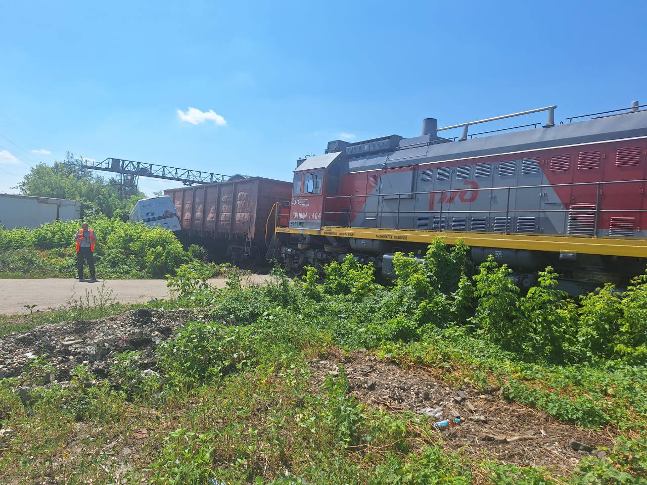 В Самаре грузовой поезд столкнулся с «ГАЗелью»