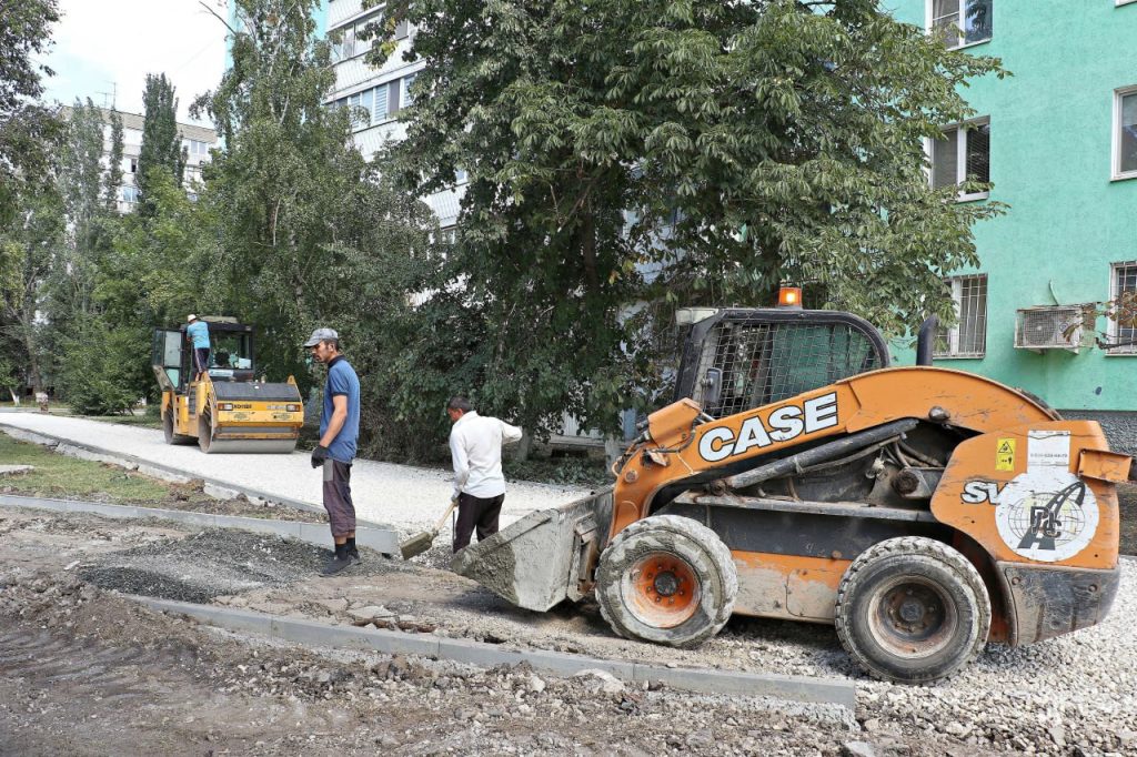 На улице Георгия Димитрова в Самаре приступили к ремонту тротуаров