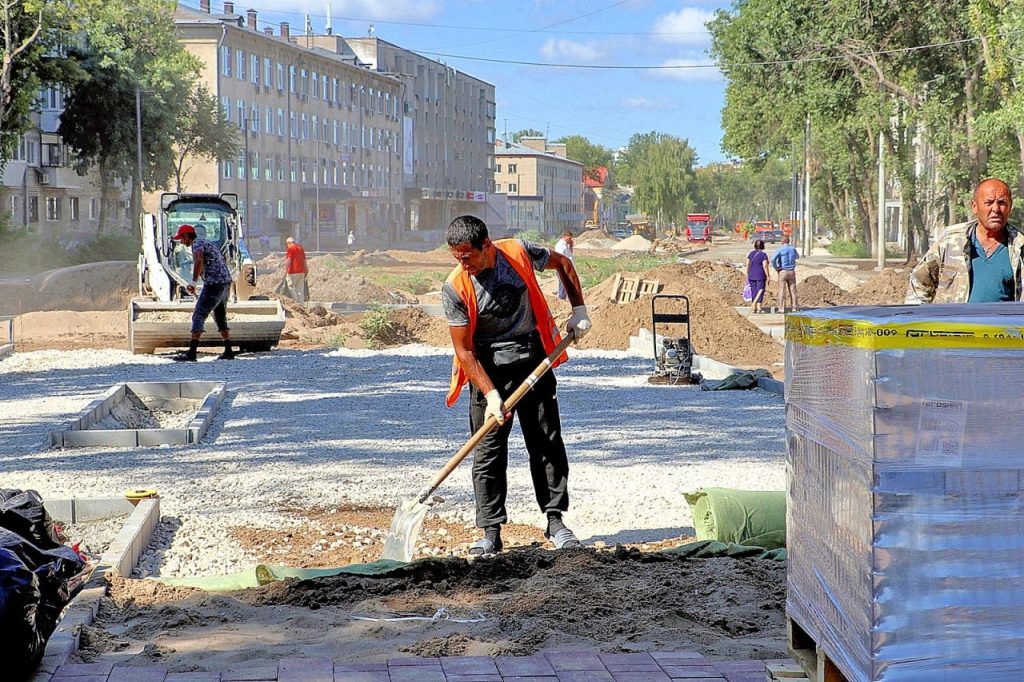 На улице Чернореченской в Самаре продолжаются работы по комплексному благоустройству