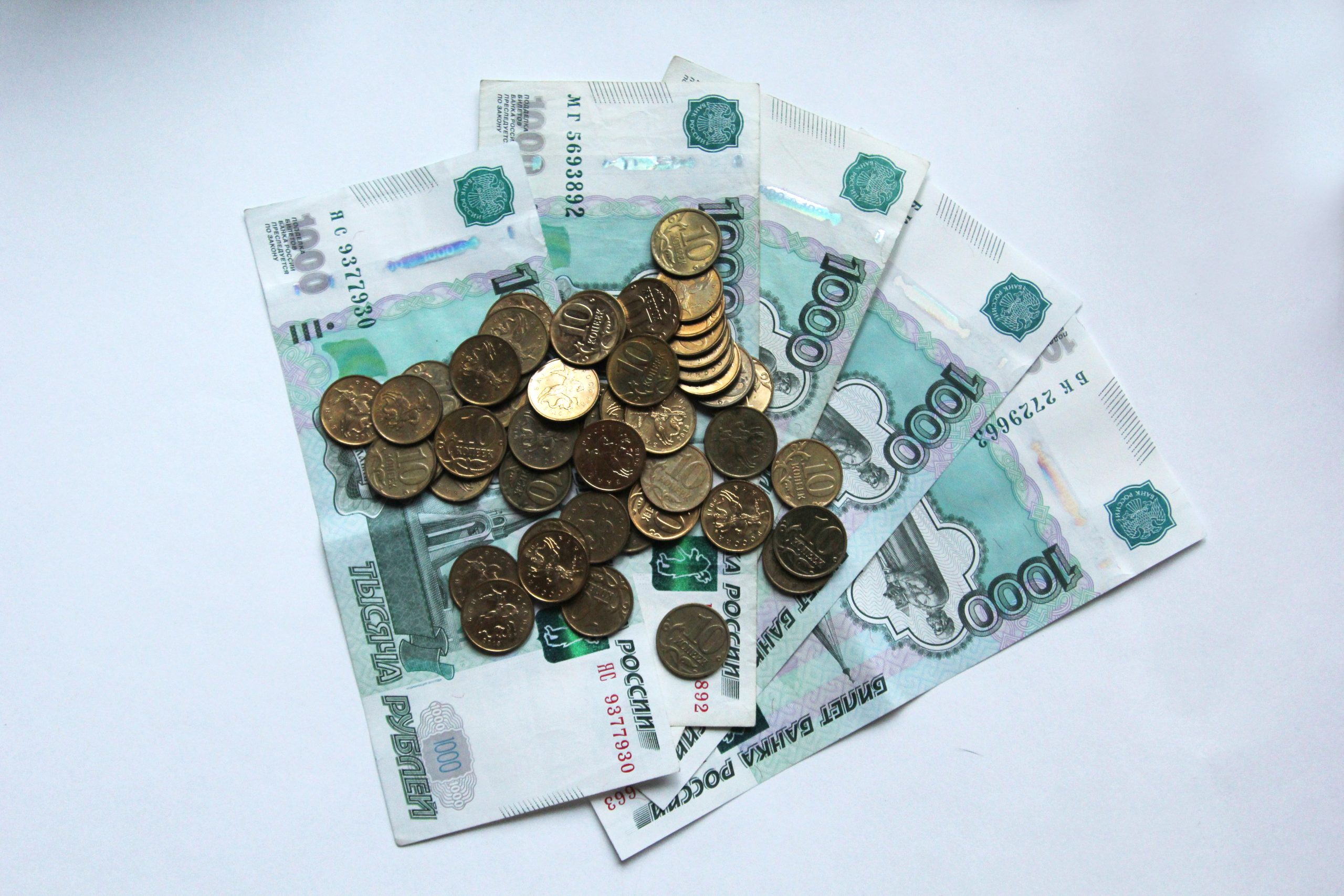 Только 20 % жителей Самары и Тольятти следят за курсом доллара
