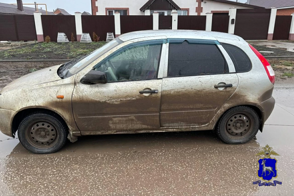 Полицейские в Самарской области нашли угнанную машину, в которой спал угонщик