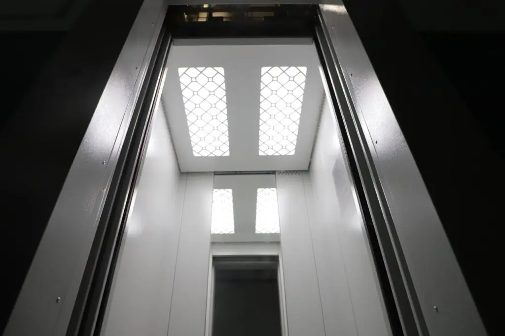 Жители дома на Ташкентской в Самаре вынуждены кататься на опасном лифте