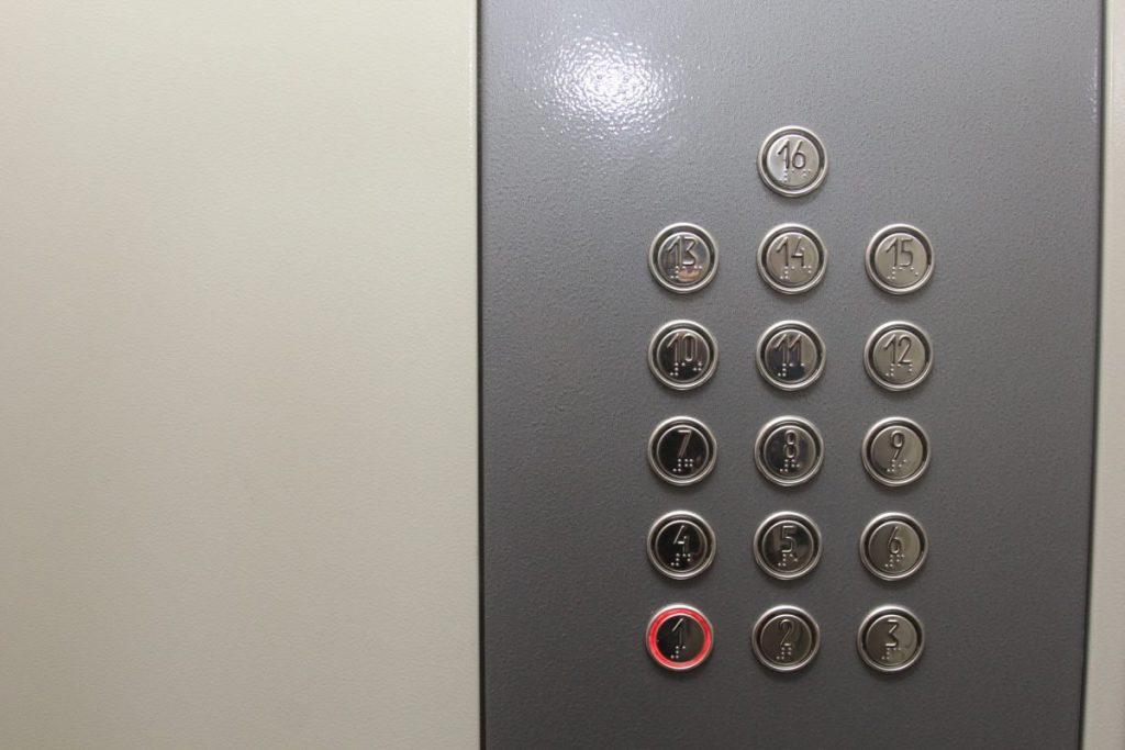 Лифт в Самаре отремонтировали только после вмешательства прокурора